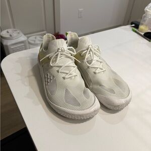 Vivo Barefoot Motus Strength